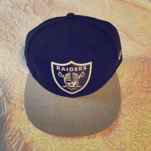 Oakland Raiders Snapback Hat! Never worn